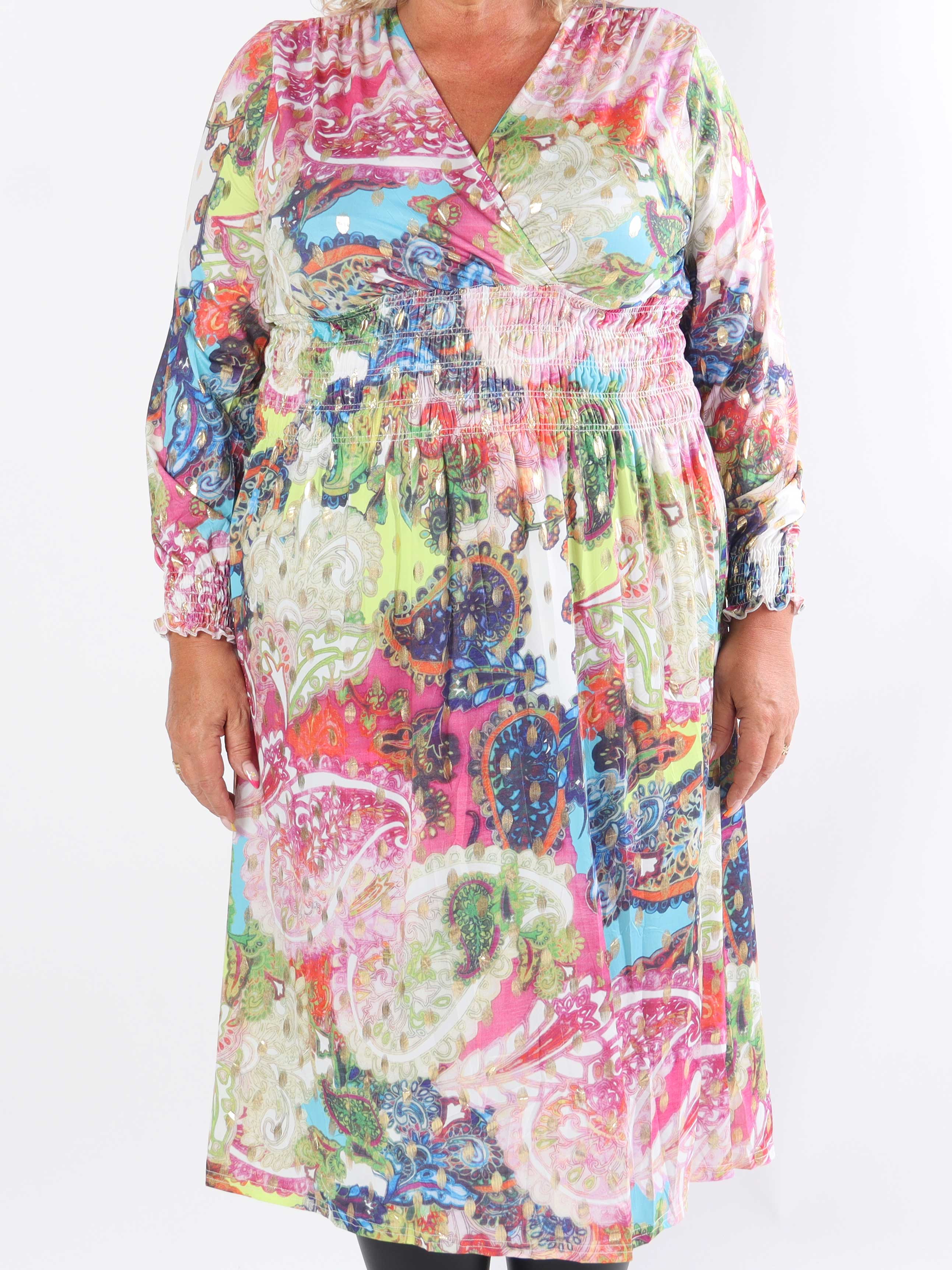 Pams Elements Midi L/S - Elastisk plus size mønstret kjole i krølfrit stof